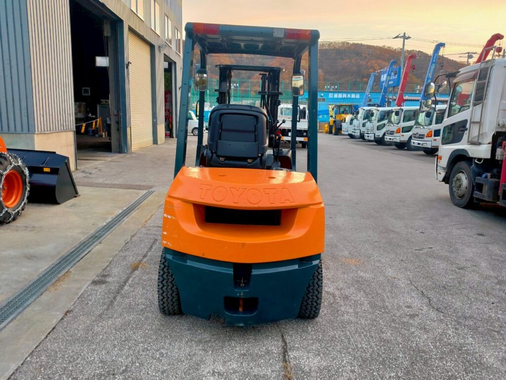 トヨタフォークリフト7FD25　ディーゼル　ダブルタイヤ　ヒンジド　