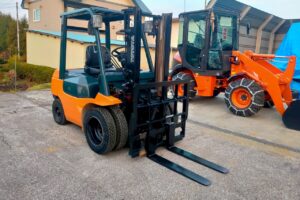 サムネイル: トヨタフォークリフト7FD25　ディーゼル　ダブルタイヤ　ヒンジド　