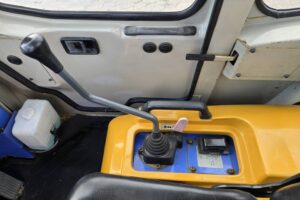 サムネイル: 平成14年　ＴＣＭ　Ｌ４-２　タイヤチェーン付　0.4㎥