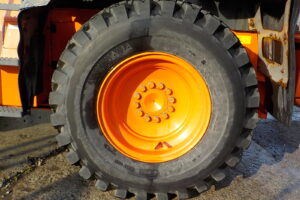 サムネイル: 平成25年　日立　ホイールローダー　ZW140　★スノウプラウ★ノーマルバケット付★Wキャビン★エアコン★