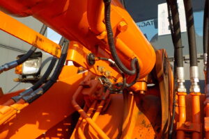 サムネイル: 平成25年　日立　ホイールローダー　ZW140　★スノウプラウ★ノーマルバケット付★Wキャビン★エアコン★