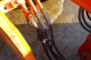 サムネイル: 平成25年　日立　ホイールローダー　ZW140　★スノウプラウ★ノーマルバケット付★Wキャビン★エアコン★