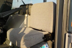 サムネイル: 平成25年　日立　ホイールローダー　ZW140　★スノウプラウ★ノーマルバケット付★Wキャビン★エアコン★