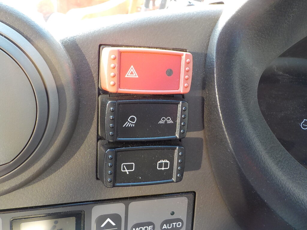 平成25年　日立　ホイールローダー　ZW140　★スノウプラウ★ノーマルバケット付★Wキャビン★エアコン★