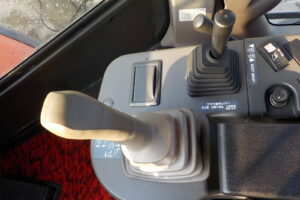 サムネイル: 平成25年　日立　ホイールローダー　ZW140　★スノウプラウ★ノーマルバケット付★Wキャビン★エアコン★