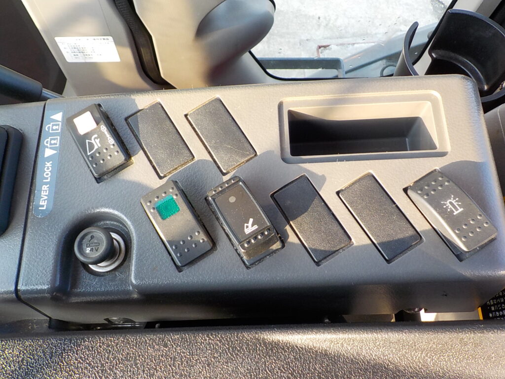 平成25年　日立　ホイールローダー　ZW140　★スノウプラウ★ノーマルバケット付★Wキャビン★エアコン★