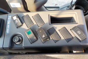 サムネイル: 平成25年　日立　ホイールローダー　ZW140　★スノウプラウ★ノーマルバケット付★Wキャビン★エアコン★