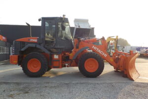 サムネイル: 平成25年　日立　ホイールローダー　ZW140　★スノウプラウ★ノーマルバケット付★Wキャビン★エアコン★