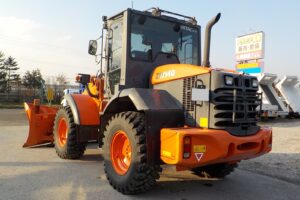 サムネイル: 平成25年　日立　ホイールローダー　ZW140　★スノウプラウ★ノーマルバケット付★Wキャビン★エアコン★