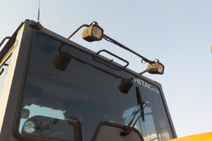 サムネイル: 平成25年　日立　ホイールローダー　ZW140　★スノウプラウ★ノーマルバケット付★Wキャビン★エアコン★