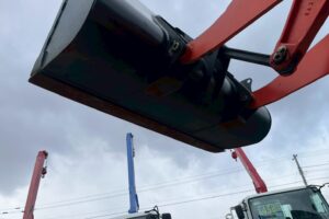 サムネイル: 令和元年製　R430M　0.4㎥　スノータイヤ装備　750HR