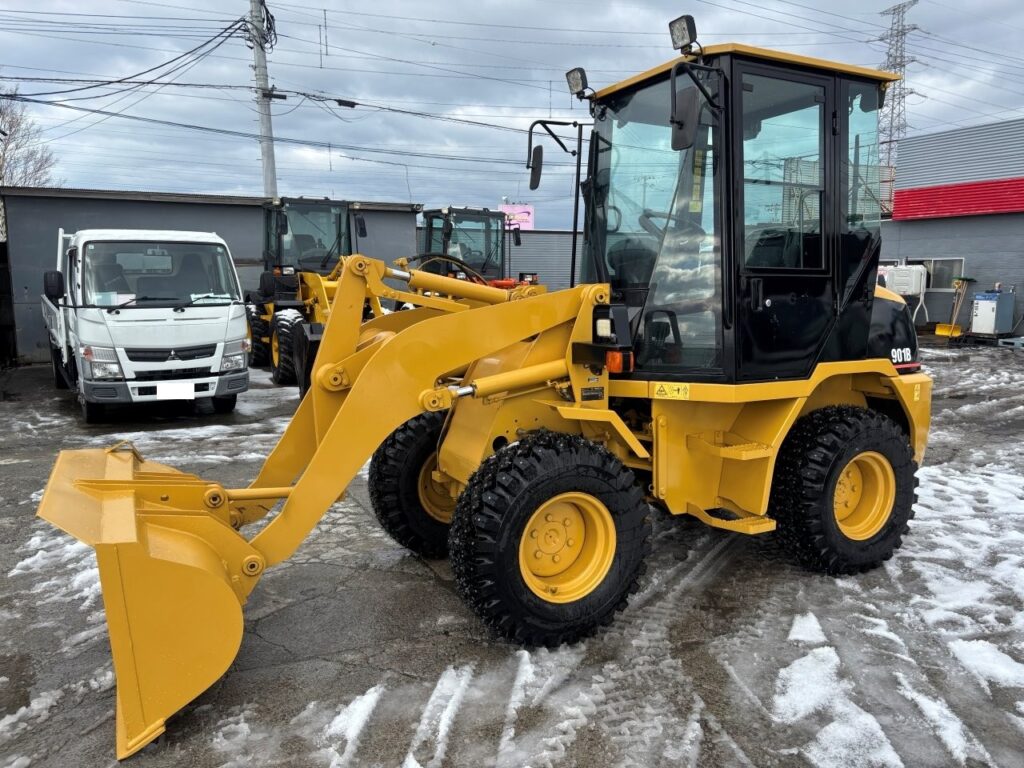平成18年　ＣＡＴ　９０１Ｂ　スノースパイクタイヤ装着車　0.4立米