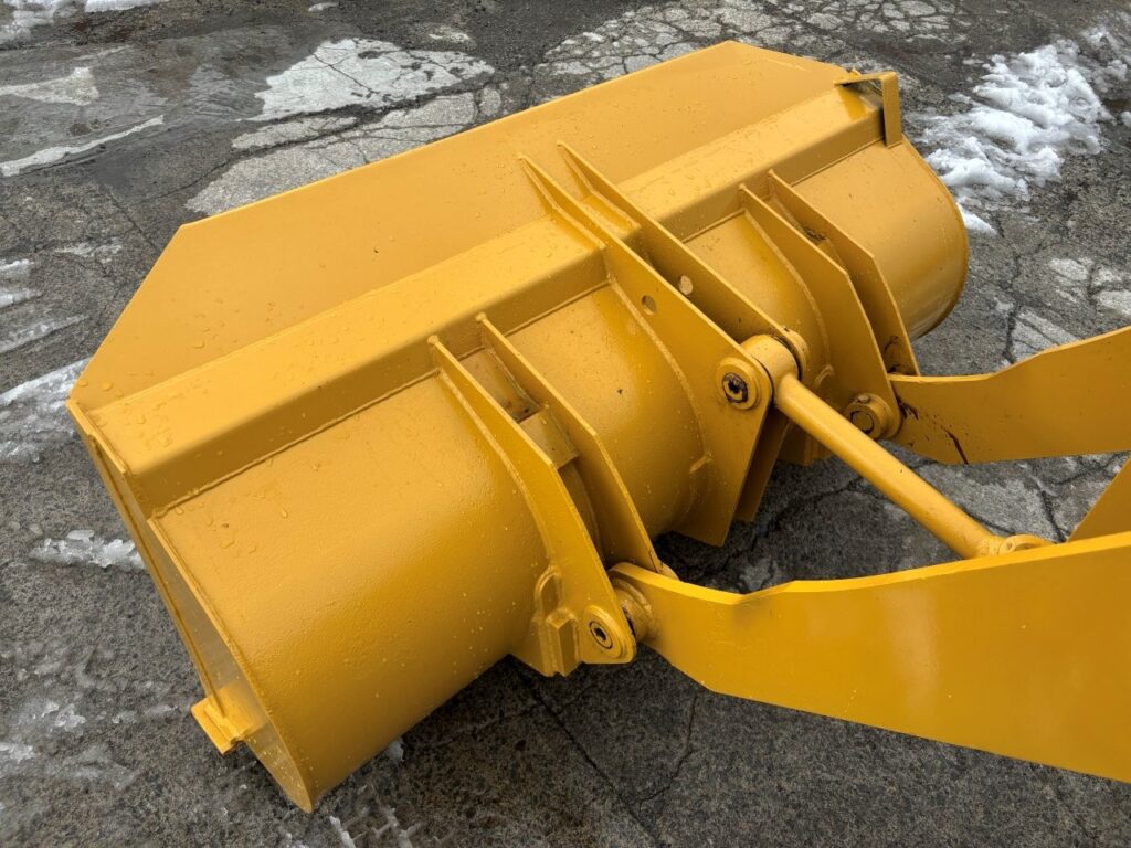 平成18年　ＣＡＴ　９０１Ｂ　スノースパイクタイヤ装着車　0.4立米