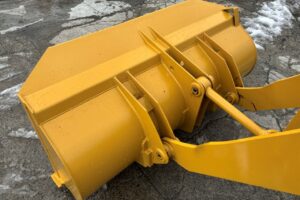 サムネイル: 平成18年　ＣＡＴ　９０１Ｂ　スノースパイクタイヤ装着車　0.4立米