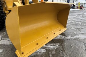 サムネイル: 平成18年　ＣＡＴ　９０１Ｂ　スノースパイクタイヤ装着車　0.4立米