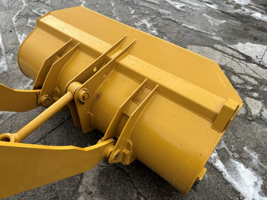 平成18年　ＣＡＴ　９０１Ｂ　スノースパイクタイヤ装着車　0.4立米