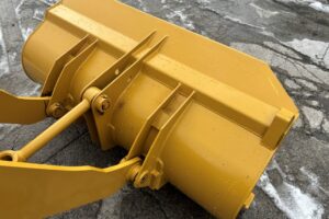 サムネイル: 平成18年　ＣＡＴ　９０１Ｂ　スノースパイクタイヤ装着車　0.4立米