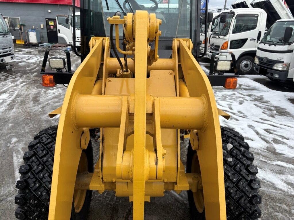 平成18年　ＣＡＴ　９０１Ｂ　スノースパイクタイヤ装着車　0.4立米