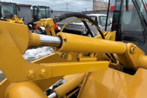 サムネイル: 平成18年　ＣＡＴ　９０１Ｂ　スノースパイクタイヤ装着車　0.4立米