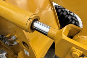 サムネイル: 平成18年　ＣＡＴ　９０１Ｂ　スノースパイクタイヤ装着車　0.4立米