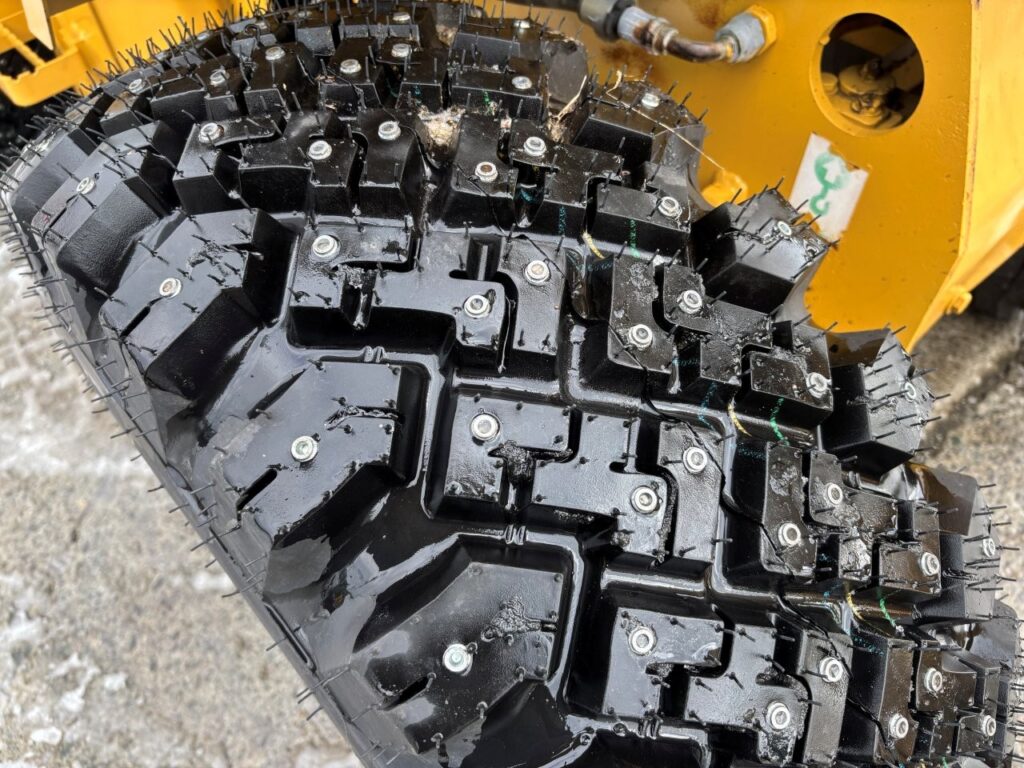 平成18年　ＣＡＴ　９０１Ｂ　スノースパイクタイヤ装着車　0.4立米