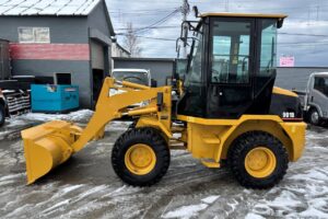 サムネイル: 平成18年　ＣＡＴ　９０１Ｂ　スノースパイクタイヤ装着車　0.4立米