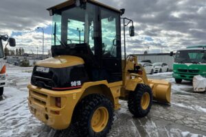 サムネイル: 平成18年　ＣＡＴ　９０１Ｂ　スノースパイクタイヤ装着車　0.4立米