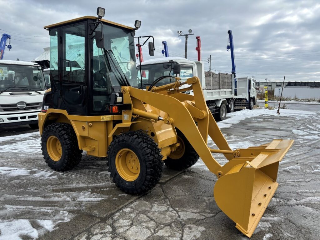 平成18年　ＣＡＴ　９０１Ｂ　スノースパイクタイヤ装着車　0.4立米