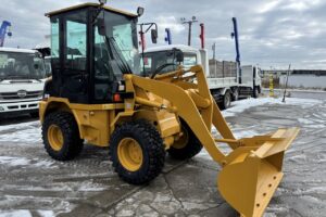 サムネイル: 平成18年　ＣＡＴ　９０１Ｂ　スノースパイクタイヤ装着車　0.4立米
