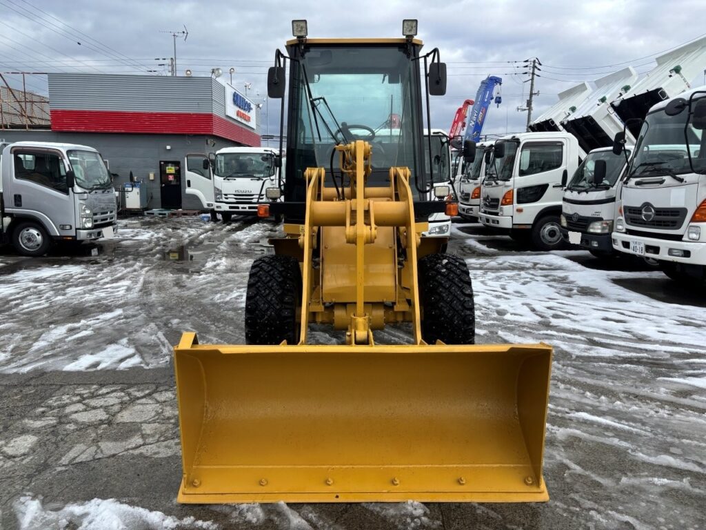 平成18年　ＣＡＴ　９０１Ｂ　スノースパイクタイヤ装着車　0.4立米