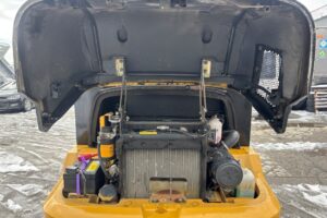 サムネイル: 平成18年　ＣＡＴ　９０１Ｂ　スノースパイクタイヤ装着車　0.4立米