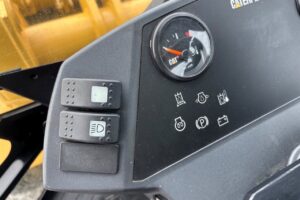 サムネイル: 平成18年　ＣＡＴ　９０１Ｂ　スノースパイクタイヤ装着車　0.4立米