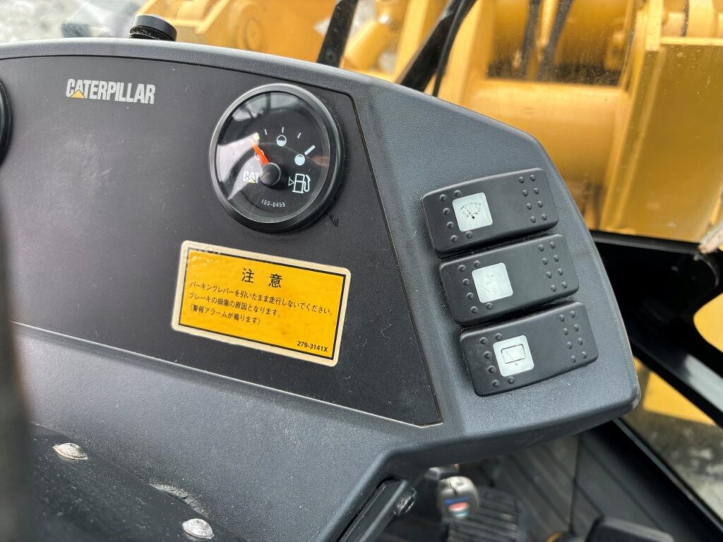 平成18年　ＣＡＴ　９０１Ｂ　スノースパイクタイヤ装着車　0.4立米