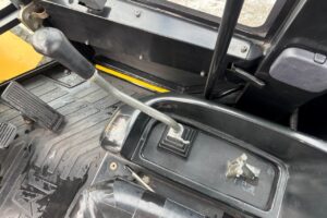 サムネイル: 平成18年　ＣＡＴ　９０１Ｂ　スノースパイクタイヤ装着車　0.4立米