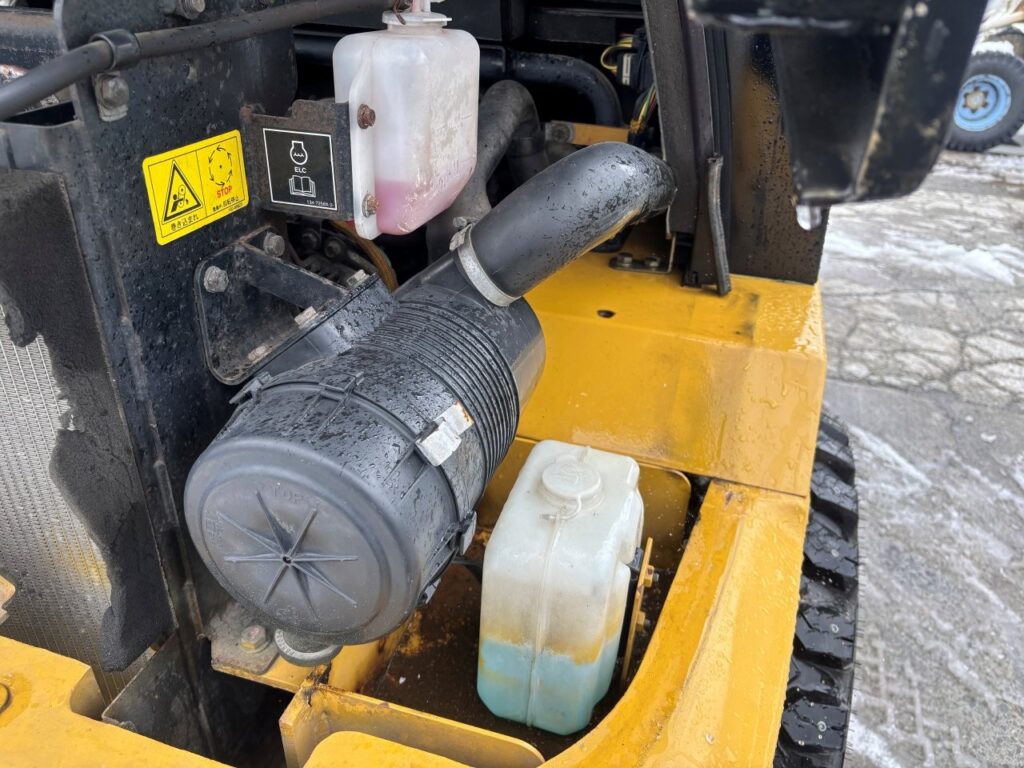 平成18年　ＣＡＴ　９０１Ｂ　スノースパイクタイヤ装着車　0.4立米