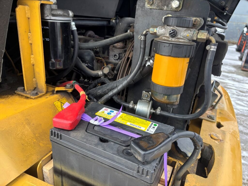 平成18年　ＣＡＴ　９０１Ｂ　スノースパイクタイヤ装着車　0.4立米