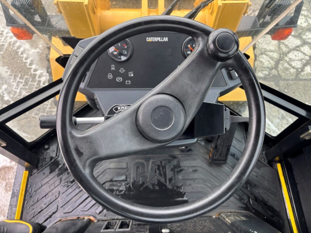 平成18年　ＣＡＴ　９０１Ｂ　スノースパイクタイヤ装着車　0.4立米