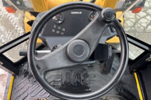 サムネイル: 平成18年　ＣＡＴ　９０１Ｂ　スノースパイクタイヤ装着車　0.4立米