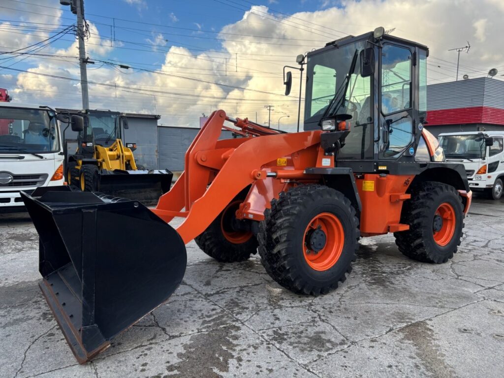 令和４年　日立　ZW80S-5B　スノースパイクタイヤ装着車　0.9立米　使用時間1578時間（車検令和8年7月）