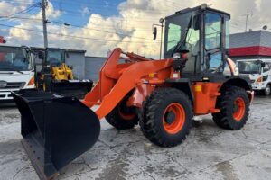 令和４年　日立　ZW80S-5B　スノースパイクタイヤ装着車　0.9立米　使用時間1578時間（車検令和8年7月）