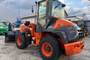 サムネイル: 令和４年　日立　ZW80S-5B　スノースパイクタイヤ装着車　0.9立米　使用時間1578時間（車検令和8年7月）