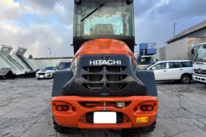 サムネイル: 令和４年　日立　ZW80S-5B　スノースパイクタイヤ装着車　0.9立米　使用時間1578時間（車検令和8年7月）