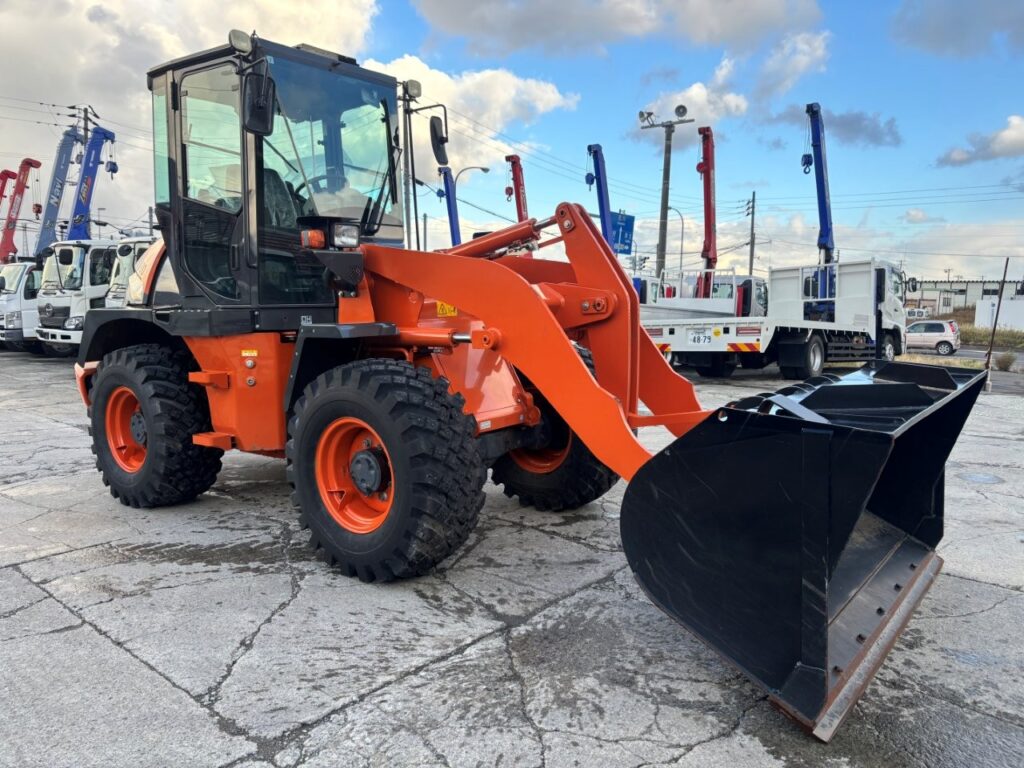 令和４年　日立　ZW80S-5B　スノースパイクタイヤ装着車　0.9立米　使用時間1578時間（車検令和8年7月）