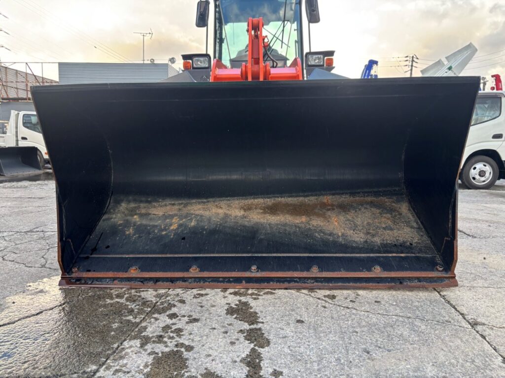 令和４年　日立　ZW80S-5B　スノースパイクタイヤ装着車　0.9立米　使用時間1578時間（車検令和8年7月）