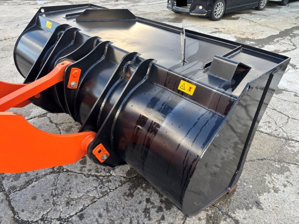 令和４年　日立　ZW80S-5B　スノースパイクタイヤ装着車　0.9立米　使用時間1578時間（車検令和8年7月）