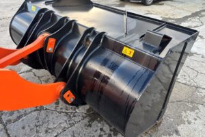 サムネイル: 令和４年　日立　ZW80S-5B　スノースパイクタイヤ装着車　0.9立米　使用時間1578時間（車検令和8年7月）