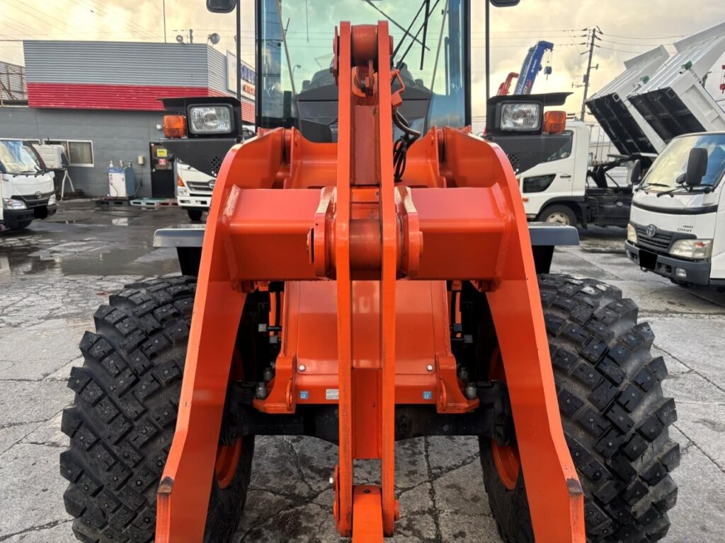 令和４年　日立　ZW80S-5B　スノースパイクタイヤ装着車　0.9立米　使用時間1578時間（車検令和8年7月）