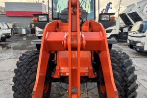 サムネイル: 令和４年　日立　ZW80S-5B　スノースパイクタイヤ装着車　0.9立米　使用時間1578時間（車検令和8年7月）