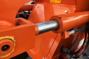 サムネイル: 令和４年　日立　ZW80S-5B　スノースパイクタイヤ装着車　0.9立米　使用時間1578時間（車検令和8年7月）