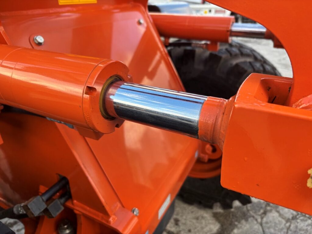 令和４年　日立　ZW80S-5B　スノースパイクタイヤ装着車　0.9立米　使用時間1578時間（車検令和8年7月）